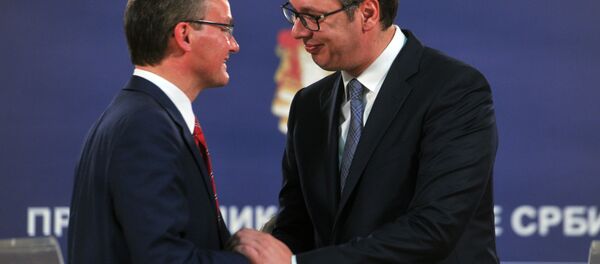 Председик Одбора Бундестага за евроспке послове Гинтер Крихбаум и председник Србије Александар Вучић Председик Одбора Бундестага за евроспке послове Гинтер Крихбаум и председник Србије Александар Вучић - Sputnik Србија