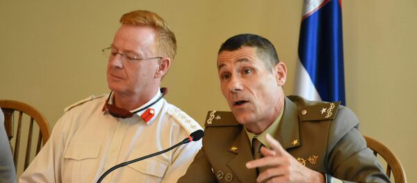 Sajmon Ficgibon, vojni ataše Velike Britanije i Ćezare Marineli, šef Kancelarije za vezu NATO-a u Srbiji - Sputnik Srbija