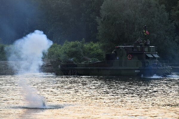Сваки део наше територије мора и јесте заштићен од стране Војске Србије, рекао је Вулин. - Sputnik Србија