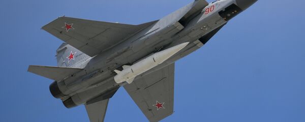 МиГ-31 са ракетом Кинџал на војној паради МиГ-31 са ракетом Кинџал на војној паради - Sputnik Србија
