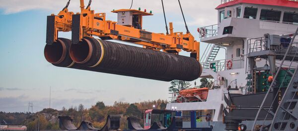 Транспорт цеви за изградњу Северног тока 2 у немачкој луци Мукран - Sputnik Србија