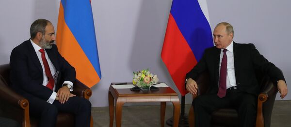 Владимир Путин и Никол Пашињан Владимир Путин и Никол Пашињан - Sputnik Србија