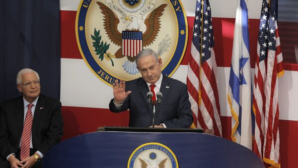 Izraelski premijer Benjamin Netanijahu obraća se zvanicama na otvaranju ambasade SAD u Jerusalimu - Sputnik Srbija