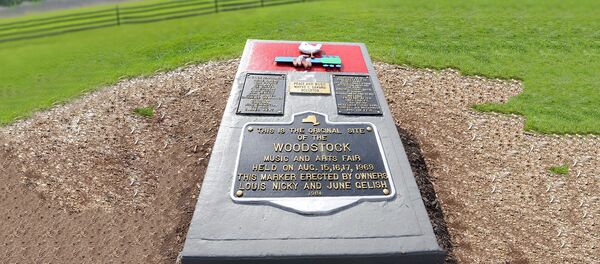 Меморијална плоча фестивалу Вудсток - Sputnik Србија