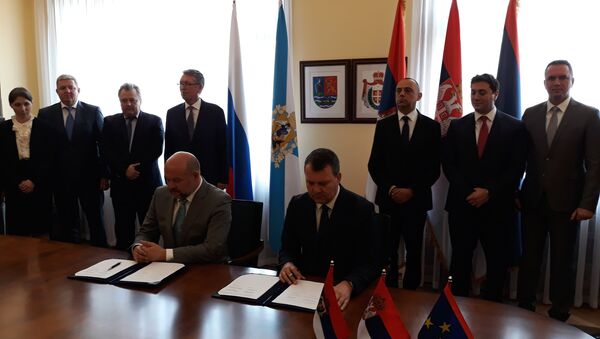 Potpisivanje sporazuma, gubernator Arhangelske oblasti Igor Orlov i predsednik Vlade Vojvodine Igor Mirović - Sputnik Srbija