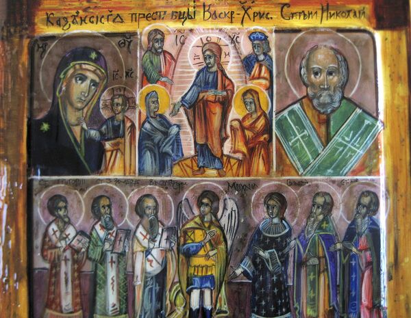 Иконе Вука Вуковића имају необичне форме, осликане су у лазурном стилу, а сам каже да поједине подсећају на наиву. Иконе Вука Вуковића имају необичне форме, осликане су у лазурном стилу, а сам каже да поједине подсећају на наиву. - Sputnik Србија