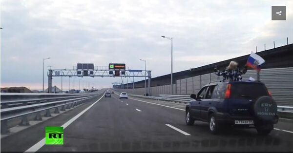 Први путници прешли преко Кримског моста - Sputnik Србија