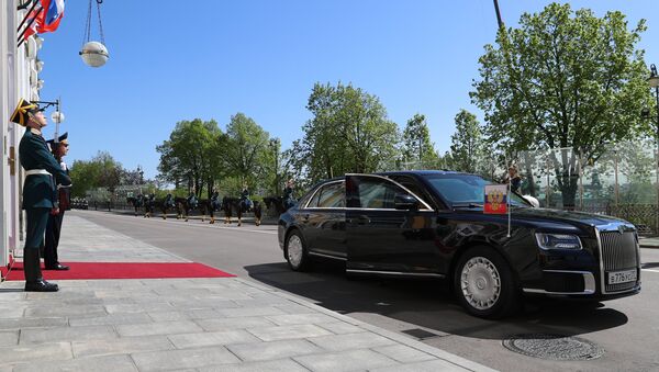 Аутомобил председника Русије Аурус на церемонији инаугурације Владимира Путина - Sputnik Србија