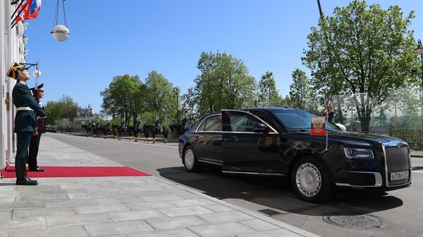 Аутомобил председника Русије Аурус на церемонији инаугурације Владимира Путина - Sputnik Србија
