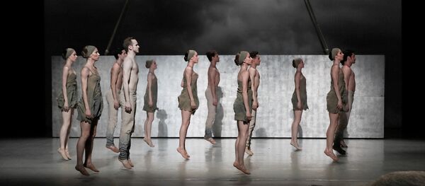 Scena iz predstave „Hazarski rečnik — lovci na snove“ Scena iz predstave „Hazarski rečnik — lovci na snove“ - Sputnik Srbija