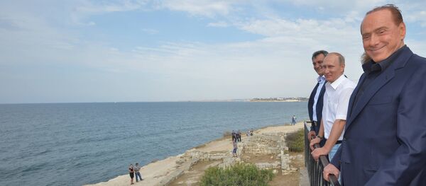 Председник Русије Владимир Путин и бивши премијер Италије Силвио Берлускони током посете Криму Председник Русије Владимир Путин и бивши премијер Италије Силвио Берлускони током посете Криму - Sputnik Србија