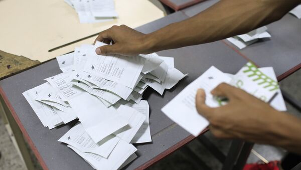 Članovi izborne komisije broje glasove tokom predsedničkih izbora u Venecueli - Sputnik Srbija