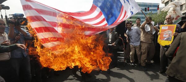 Иранци пале заставу Америке - Sputnik Србија