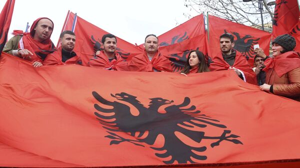 Албаници са застава - Sputnik Србија