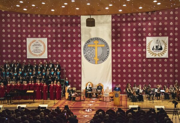 Patrijarh srpski Irinej u Moskvi na svečanoj ceremoniji uručenja nagrade Fonda jedinstva pravoslavnih naroda Patrijarh srpski Irinej u Moskvi na svečanoj ceremoniji uručenja nagrade Fonda jedinstva pravoslavnih naroda - Sputnik Srbija