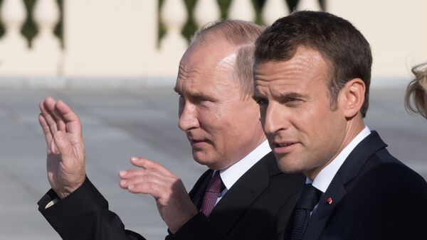 Ruski predsednik Vladimir Putin i predsednik Francuske Emanuel Makron - Sputnik Srbija