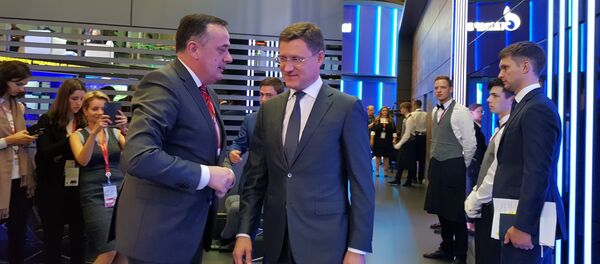 Aleksandar Antić i Aleksandar Novaka na forumu u Sankt Peterburgu Aleksandar Antić i Aleksandar Novaka na forumu u Sankt Peterburgu - Sputnik Srbija