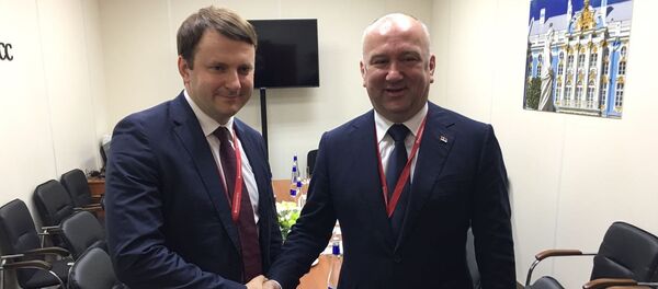 Nenad Popović i Maksim Oreškin Nenad Popović i Maksim Oreškin - Sputnik Srbija