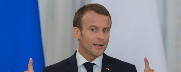 24.05.2018. Ruski predsednik Vladimir Putin i predsednik Francuske Emanuel Makron na peterburškom međunarodnom ekonomskom forumu 2018 - Sputnik Srbija