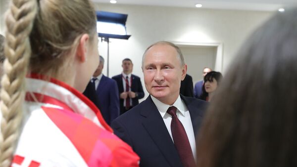 Ruski predsednik Vladimir Putin na peterburškom međunarodnom ekonomskom forumu 2018 - Sputnik Srbija