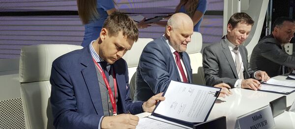 Милош Биковић потписује меморандум о намери. - Sputnik Србија