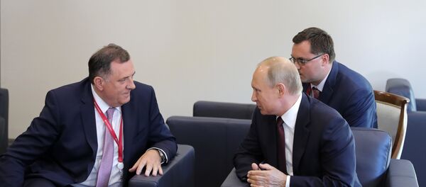 Владимир Путин и Милорад Додик на самиту у Санкт Петербургу - Sputnik Србија
