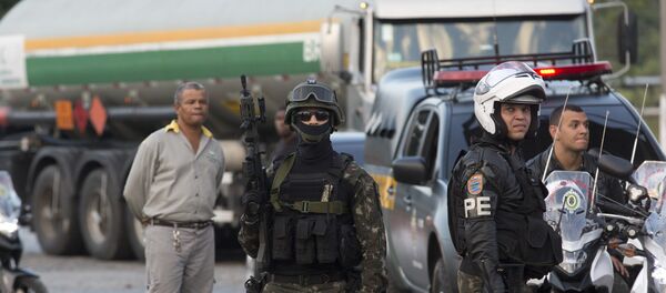 Војска и полиција на улицама током штрајка камионџија у Бразилу. - Sputnik Србија