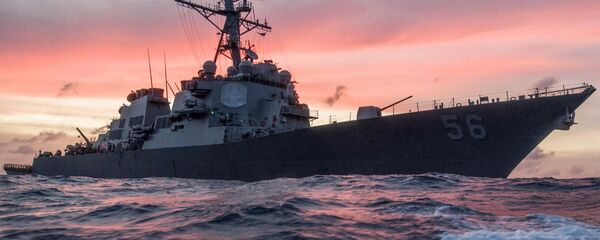 Амерички војни брод разарач Џон С. Мекејн у рутинској патроли на Јужном кинеском мору - Sputnik Србија