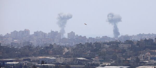 Дим се вије након ваздушног напада у Појасу Газе Дим се вије након ваздушног напада у Појасу Газе - Sputnik Србија