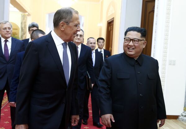 Kim Džong Un i Sergej Lavrov Kim Džong Un i Sergej Lavrov - Sputnik Srbija
