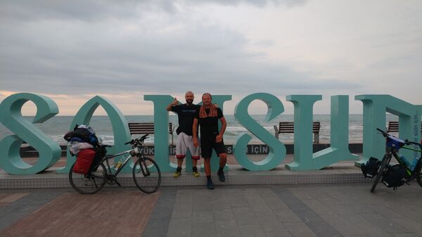 Бициклисти Милош Милановић и Иван Младеновић Бициклисти Милош Милановић и Иван Младеновић - Sputnik Србија