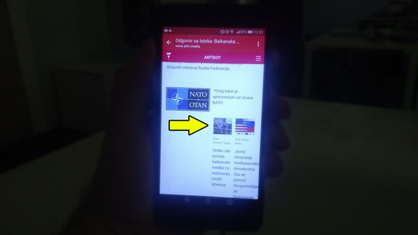 После враћања банера и потписа, повезане вести се налазе са десне стране екрана, док су приликом прве објаве биле одмах испод заставе НАТО-а и потписа. - Sputnik Србија