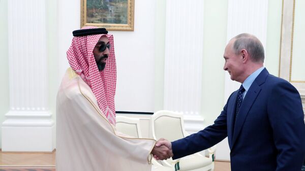 Predsednik Rusije Vladimir Putin s naslednim princom Abu Dabija Muhamedom el Nahajanom - Sputnik Srbija