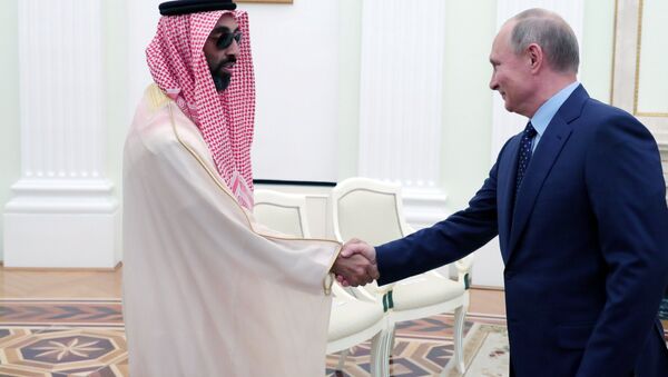 Predsednik Rusije Vladimir Putin s naslednim princom Abu Dabija Muhamedom el Nahajanom - Sputnik Srbija