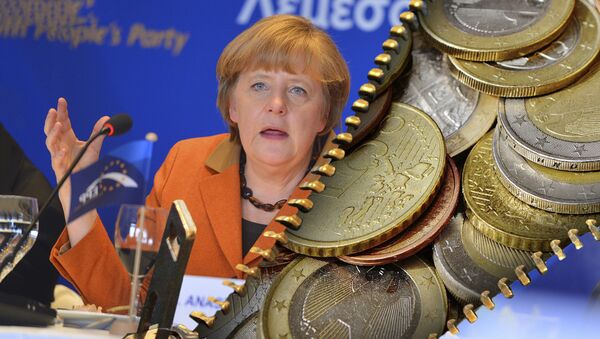 Nemačka kancelarka Anegla Merkel i evro - Sputnik Srbija