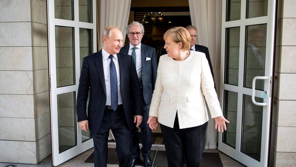 Председник Русије Владимир Путин и немачка канцеларка Ангела Меркел током састанка у Сочију - Sputnik Србија