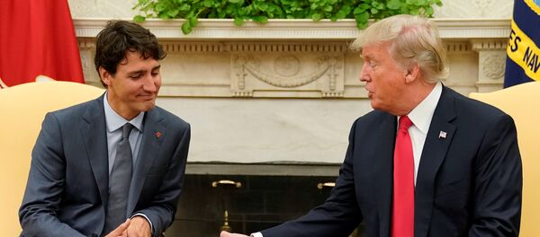 Председник САД Доналд Трамп и премијер Канаде Џастин Трудо - Sputnik Србија