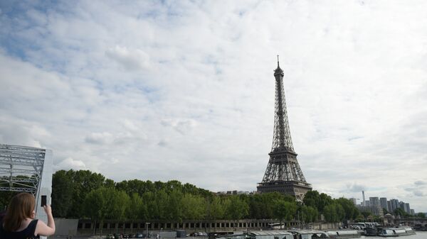 Ајфелова кула у Паризу - Sputnik Србија