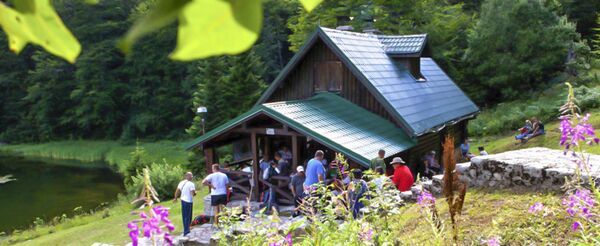 Stotine istraživača, koji dolaze iz svih delova sveta, svake godine poseti ovo područje pod zaštitom Uneska na kojem rastu i endemske biljke. - Sputnik Srbija