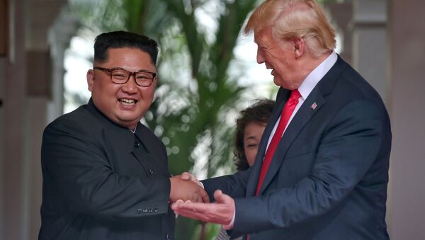 El líder norcoreano Kim Jong-un y el presidente de EEUU, Donald Trump - Sputnik Srbija