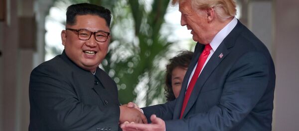 El líder norcoreano Kim Jong-un y el presidente de EEUU, Donald Trump - Sputnik Србија