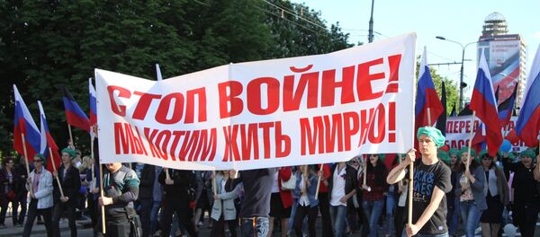 Učesnici šetnje u Donjecku posvećene Danu samoproglašene Donjecke Narodne Republike - Sputnik Srbija