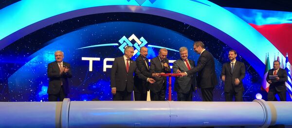 Predsednik Turske Redžep Tajip Erdogan, predsednik Republike Srbije Aleksandar Vučić i predsednik Ukrajine Petro Porošenko na svečanom otvaranju Transanadolijskog gasovoda (TANAP). Predsednik Turske Redžep Tajip Erdogan, predsednik Republike Srbije Aleksandar Vučić i predsednik Ukrajine Petro Porošenko na svečanom otvaranju Transanadolijskog gasovoda (TANAP). - Sputnik Srbija