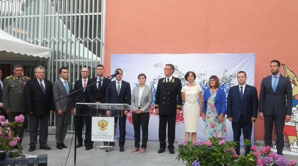 Premijerka Srbije Ana Brnabić, ambasador Rusije u Srbiji Aleksandar Čepurin i zvanice na obeležavanju Dana Rusije u ruskoj ambasadi u Beogradu Premijerka Srbije Ana Brnabić, ambasador Rusije u Srbiji Aleksandar Čepurin i zvanice na obeležavanju Dana Rusije u ruskoj ambasadi u Beogradu - Sputnik Srbija
