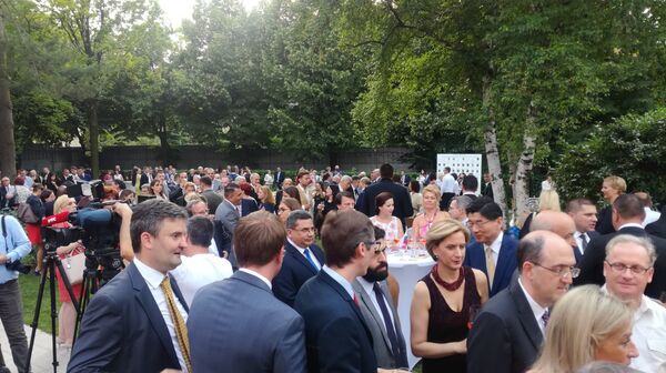 Zvanice na prijemu u Ambasadi Rusije povodom obeležavanja Dana Rusije Zvanice na prijemu u Ambasadi Rusije povodom obeležavanja Dana Rusije - Sputnik Srbija