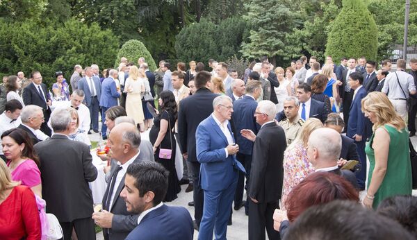 Zvanice na prijemu u Ambasadi Rusije povodom obeležavanja Dana Rusije Zvanice na prijemu u Ambasadi Rusije povodom obeležavanja Dana Rusije - Sputnik Srbija