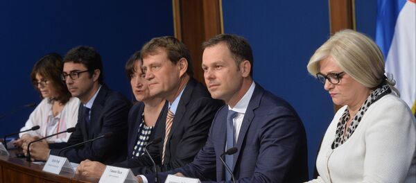 Шеф мисије ММФ-а Џејмс Роуф и министар финансија Синиша Мали - Sputnik Србија