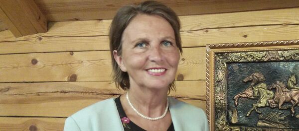 Ljubinka Milinčić sa Jubilarnom medeljom Kjahtinskog rejona za doprinos jačanju veza između Rusije i Srbije - Sputnik Srbija