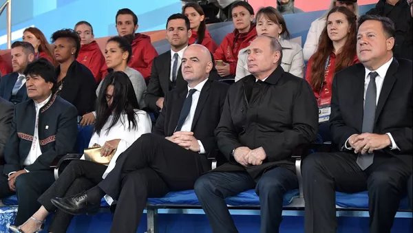 Председник Русије Владимир Путин са председником ФИФА Ђанијем Инфантином, председником Панаме Хуаном Карлосом Варелом и председником Боливије Евом Моралесом - Sputnik Србија