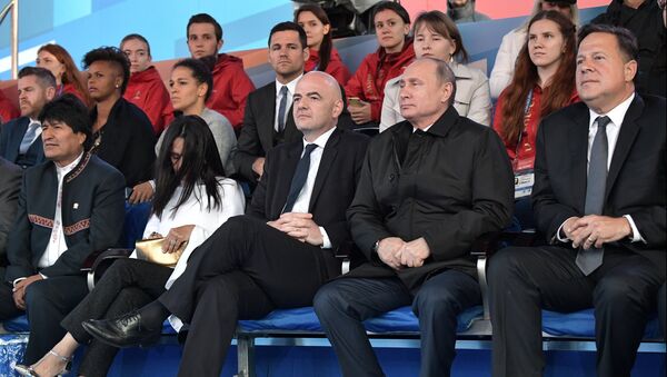 Predsednik Rusije Vladimir Putin sa predsednikom FIFA Đanijem Infantinom, predsednikom Paname Huanom Karlosom Varelom i predsednikom Bolivije Evom Moralesom - Sputnik Srbija